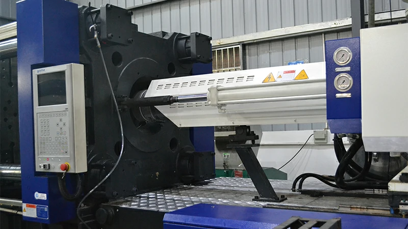 HLH injection molding machine